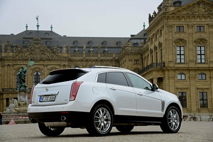 Фото Cadillac SRX 5-дверный кроссовер, модельный ряд 2012 г