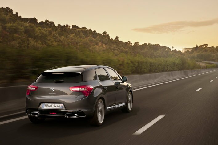 Фото Citroen DS5 5-дверный хэтчбек, модельный ряд 2011 г