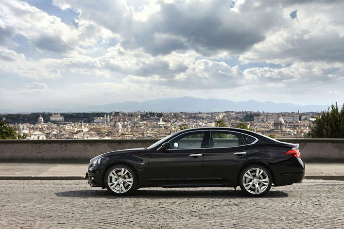 Фото Infiniti M седан, модельный ряд 2010 г