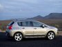 Peugeot 3008 2009 5-дверный кроссовер