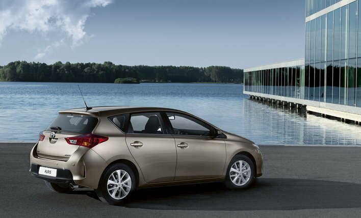 Фото Toyota Auris 5-дверный хэтчбек, модельный ряд 2012 г