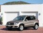 Volkswagen Tiguan 2011 5-дверный кроссовер